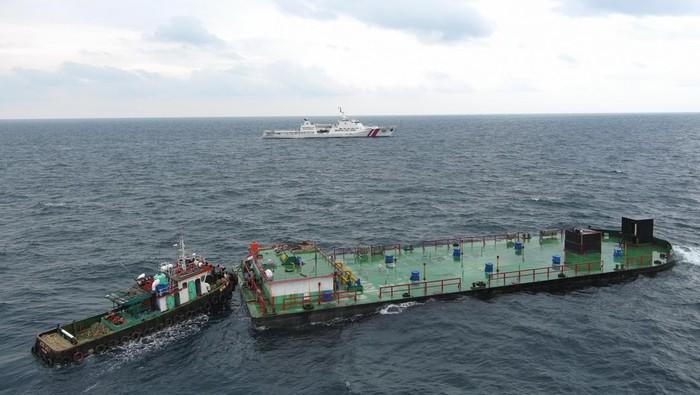 Bakamla Selamatkan ABK dari Kapal Tenggelam dan Jemput Nelayan di Perbatasan