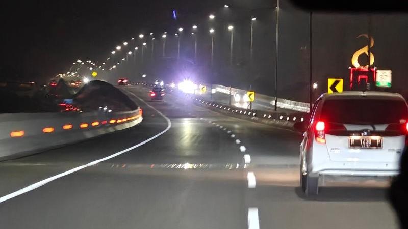 Jalan Tol Layang MBZ Bergelombang, Pemudik Harus Waspada