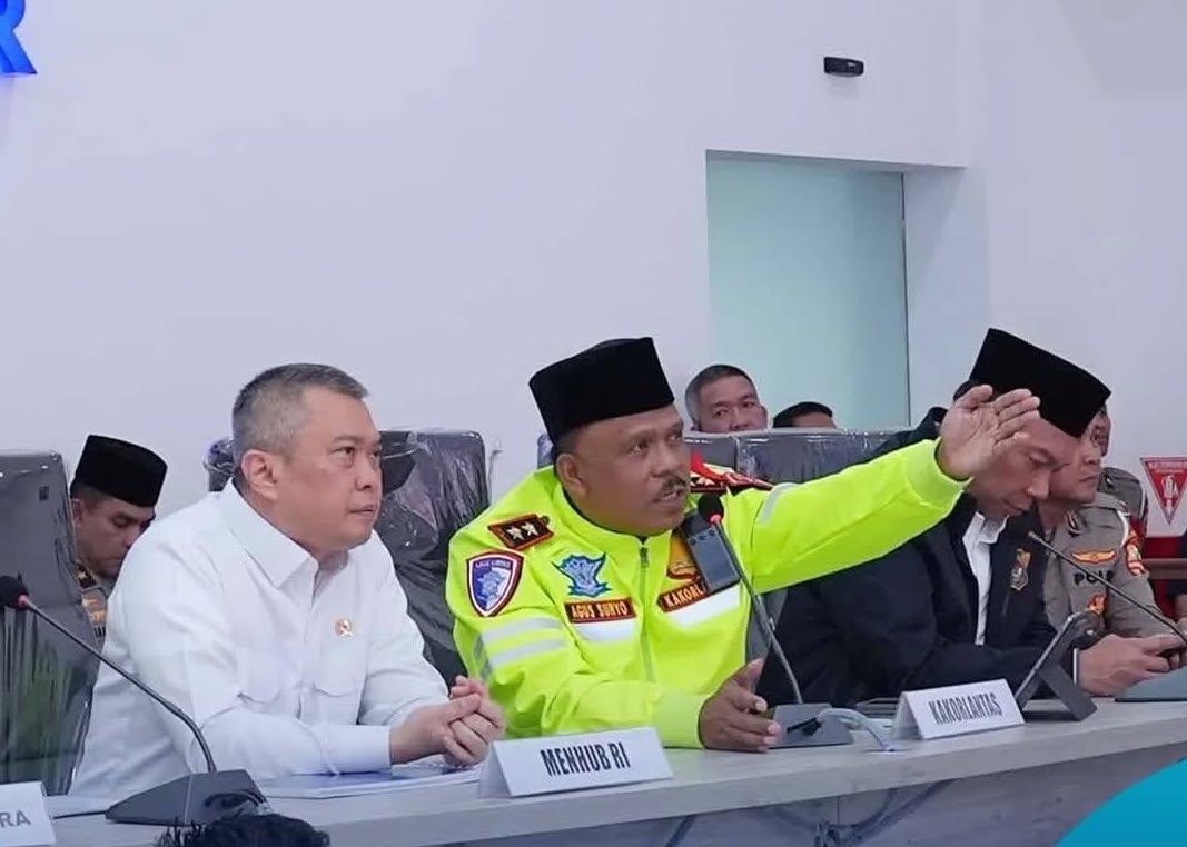 Kakorlantas-Menhub Tinjau Posko Pengamanan Terpadu KM 29 Tol Japek