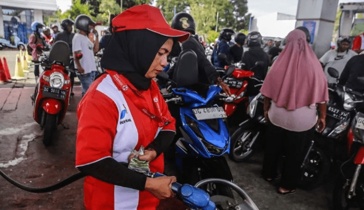 Berita Terpopuler Rabu Pagi: Penurunan Harga BBM, Kebakaran Pipa Petronas, dan Wafatnya Ray Sahetapy