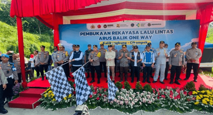Kapolri Jelaskan Penerapan One Way Nasional di Tol Kalikangkung-Cikampek