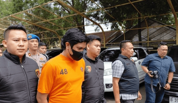 Tertunduk dan Bungkam, Dokter MSF Ditetapkan Tersangka Kasus Pencabulan di Garut