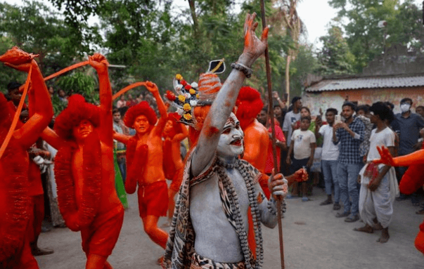 Festival Lal Kach di Bangladesh Warnai Tubuh Merah dan Simbol Perlawanan terhadap Kejahatan