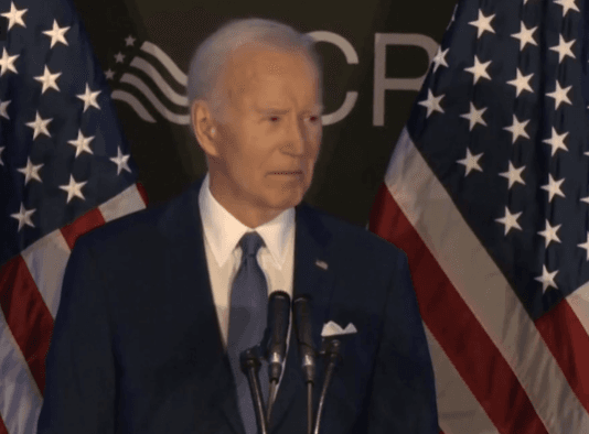 Biden Kritik Keras Pendekatan Trump: “Menembak Dulu, Membidik Belakangan”