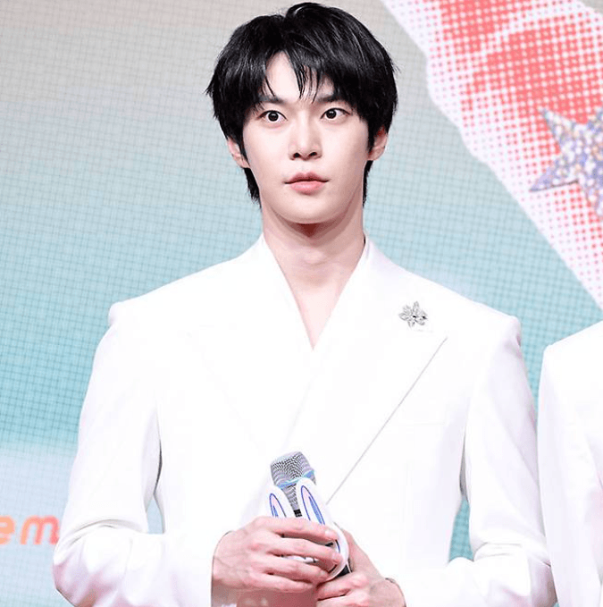 Doyoung NCT Rilis Album Solo Kedua dan Gelar Konser 'Doors' di Jamsil