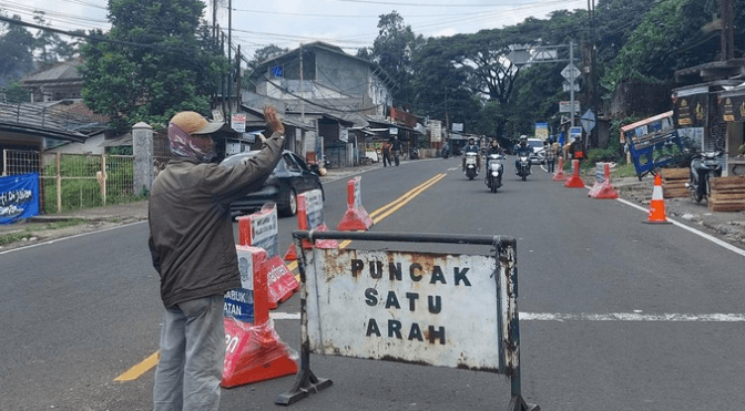 Arus Wisatawan Padati Puncak Bogor, One Way Diterapkan Pagi Ini dan Arah Sebaliknya Siang Nanti