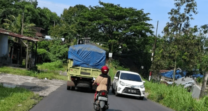 Lalu Lintas Terganggu, Warga Keluhkan Konvoi Truk Tambang Batu Bara