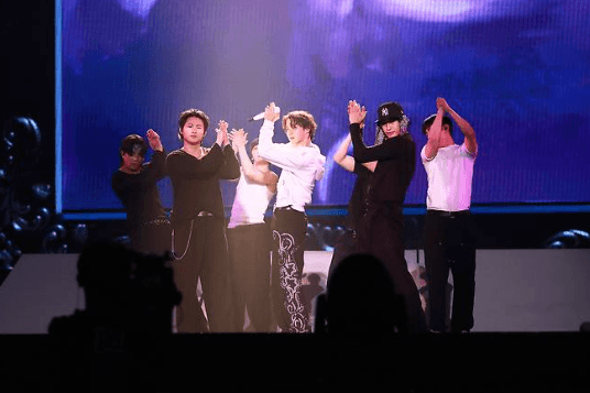 J-Hope Cetak Sejarah: Edisi Khusus di Tiga Surat Kabar Jepang untuk Konser Solo di Saitama