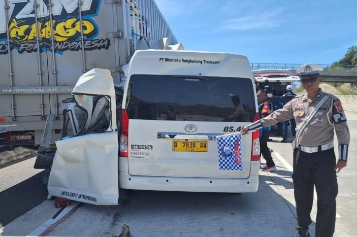 Kecelakaan Maut di Tol Cisumdawu, Tiga Orang Dilaporkan Tewas