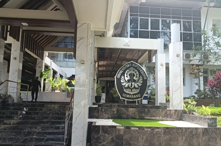 Peserta UTBK di Undip Gagal Ikut Ujian karena Terdeteksi Membawa Alat Komunikasi di Balik Kerudung