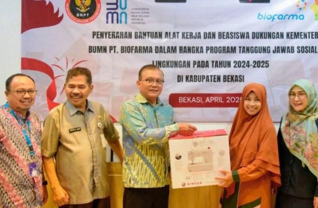 BNPT Gandeng Bio Farma Salurkan Beasiswa dan Bantuan Kerja untuk Mitra Deradikalisasi di Bekasi