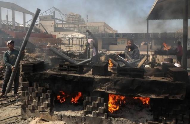 Krisis Energi Parah, Warga Gaza Ubah Sampah Plastik Jadi Solar Demi Bertahan Hidup