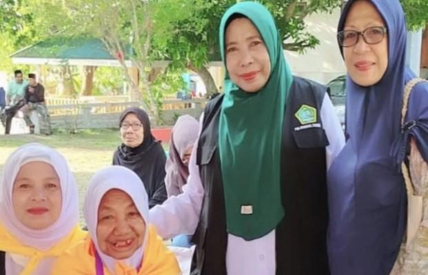 Kisah Haru Nenek Nursadek, Penyapu Jalan Sejak 1996 yang Akhirnya Berangkat Haji di Usia Senja
