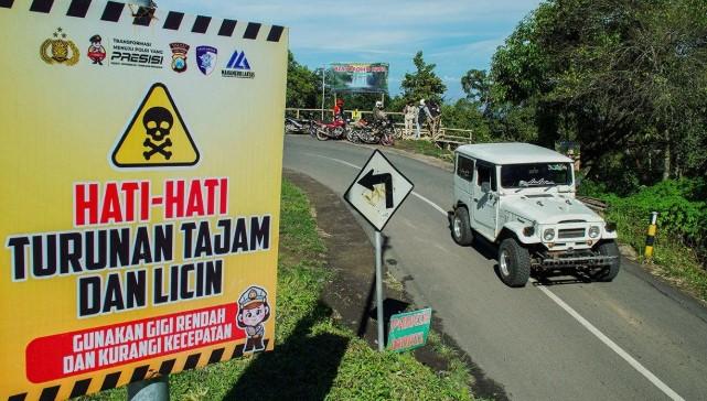Antisipasi Kecelakaan, Sejumlah Rambu Peringatan Dipasang di Kawasan Menuju Gunung Bromo