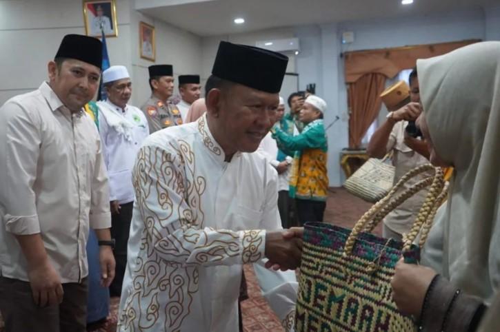 Bekal Rendang hingga Sandal Jepit, Bupati Merangin Beri Perhatian Khusus kepada Calon Haji