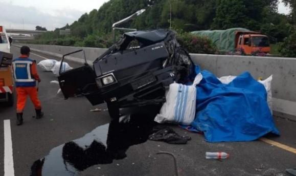 Pikap Kecelakaan hingga Ringsek di Tol Jagorawi, Sopir Luka Berat di Kepala
