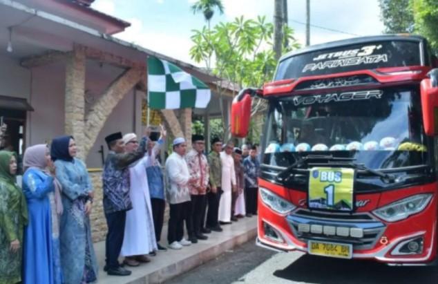HSS Berangkatkan 296 Calon Haji ke Asrama Haji Banjarbaru, Bupati Beri Pesan Jaga Kesehatan dan Tertib
