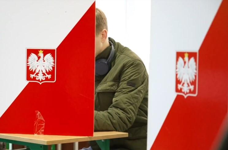 Tidak Ada Kandidat Raih Mayoritas, Pilpres Polandia Berlanjut ke Putaran Kedua