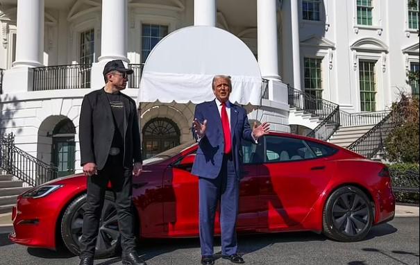 Perseteruan Trump–Musk Mencuat Lagi, Ancaman Politik dan Bisnis di Balik Mobil Listrik dan Misi Antariksa