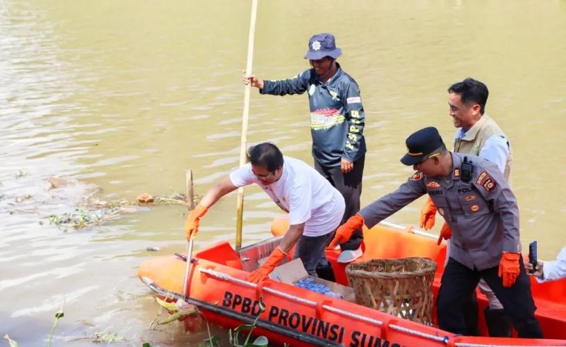 PLN UID S2JB Gaungkan Gerakan Zero Sampah lewat Aksi Bersih Sungai Aur
