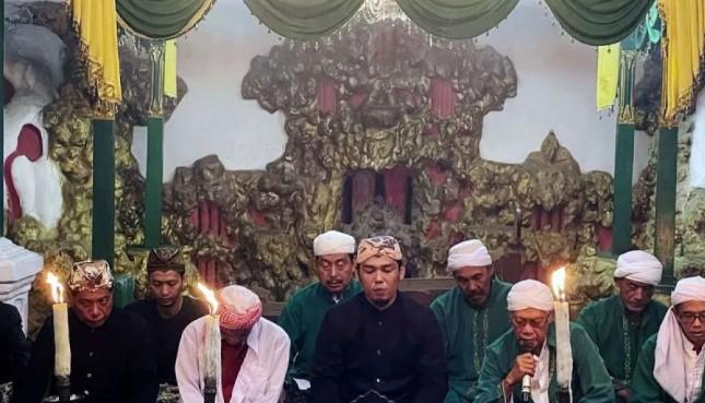 Sakralnya Pembacaan Babad Cirebon di Keraton Kanoman, Mengenang Sejarah dalam Suasana Penuh Khidmat