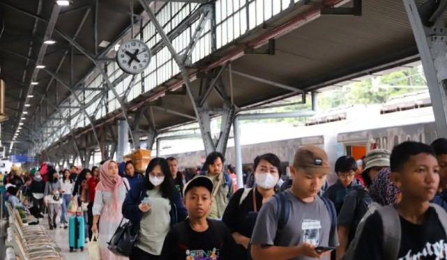 KAI Layani 240,9 Juta Pelanggan Semester I-2025, LRT Jabodebek Catat Pertumbuhan Tertinggi