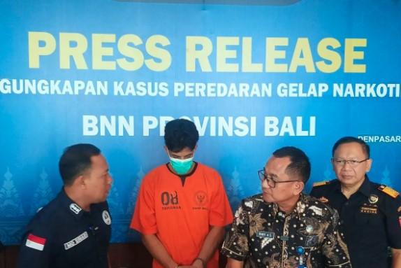 WNA Brazil Ditangkap di Bandara Bali karena Selundupkan 3 Kg Kokain dalam Koper dan Ransel