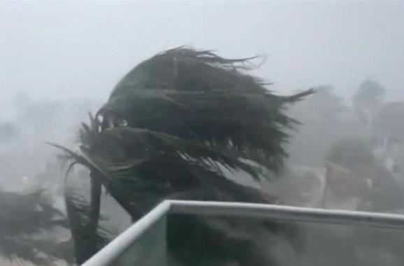 Badai Tropis Crising Tewaskan 7 Orang dan Paksa 142.000 Warga Mengungsi di Filipina