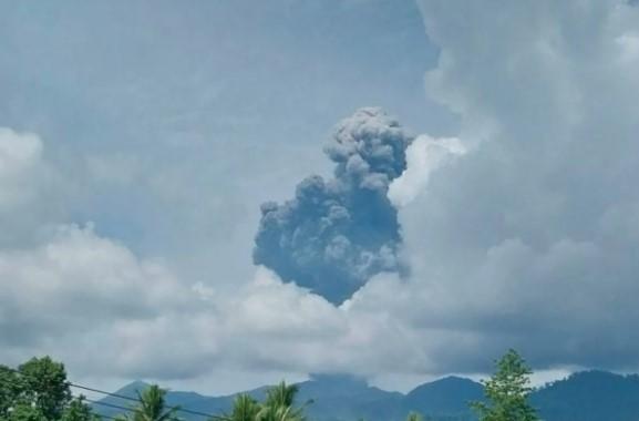 Gunung Dukono Meletus 127 Kali dalam Sehari, Warga Diminta Jauhi Kawah dan Siapkan Masker