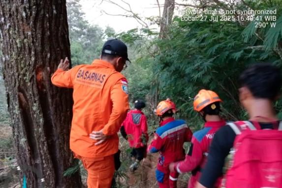 Dua Remaja Pendaki Selamat Setelah Terjatuh dari Jurang di Puncak Mega Gunung Puntang