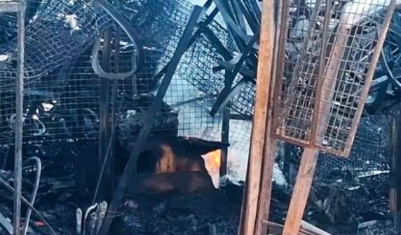 Pasar Taman Puring Masih Berasap Usai Kebakaran Hanguskan 552 Kios, Warga dan Pedagang Padati Lokasi