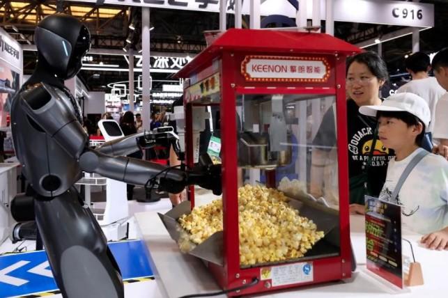 Robot Kaligrafi hingga Anjing Patroli, WAIC 2025 Pamerkan Integrasi AI dalam Kehidupan Sehari-hari