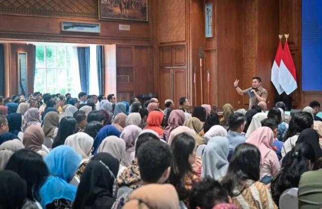 Seskab Ajak Pegawai Semarakkan Bulan Kemerdekaan Jelang HUT Ke-80 RI