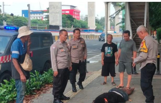 Pria Diduga Mabuk Pukul Ojol dan Ngaku Anggota, Polisi: Pelaku Masih Diamankan