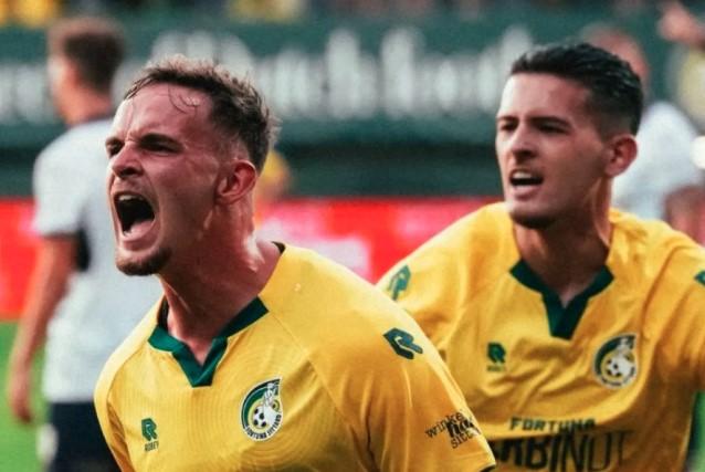 Duel Justin Hubner vs Dean James Berakhir Imbang 2-2 di Liga Belanda