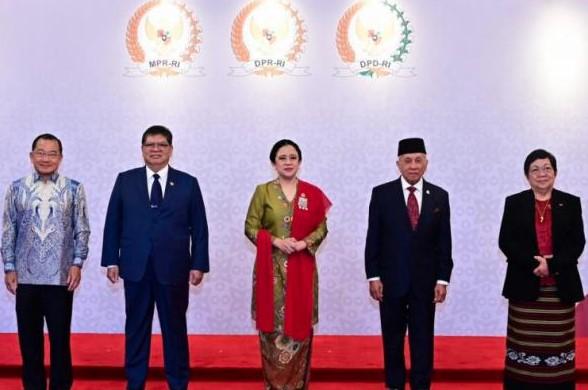 Tampil dengan Kebaya Hijau Lime, Puan Maharani Curi Perhatian dan Tegaskan Peran Diplomasi Parlemen ASEAN