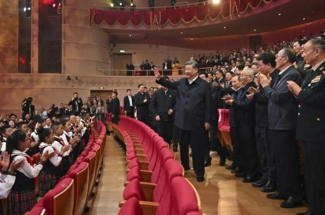 Xi Jinping Hadiri Gala Peringatan 60 Tahun Daerah Otonom Xizang di Lhasa