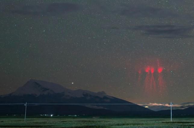 Fenomena Langka "Red Sprite" Muncul di Langit Xizang, Terekam Fotografer China