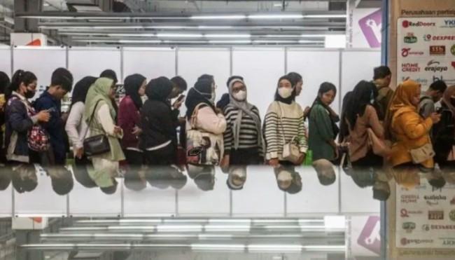 Di Tengah Ledakan Investasi, Tenaga Kerja Lokal Karawang Masih Sulit Terserap Industri