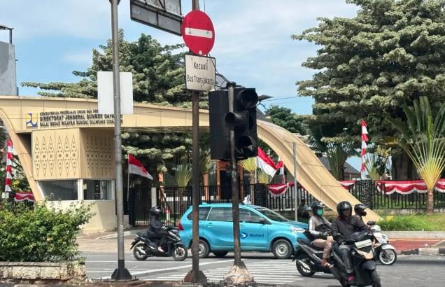 Lampu Lalu Lintas di Jalan Otista Rusak Akibat Ricuh Unjuk Rasa, Lalu Lintas Semrawut