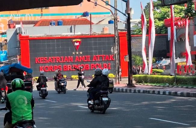 Mako Brimob Kelapa Dua Siaga Penuh Usai Massa Datangi Lokasi Dini Hari