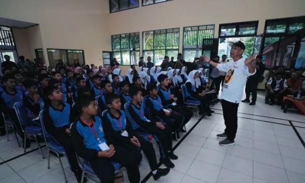 Wamensos Agus Jabo Kunjungi Sekolah Rakyat di Banjarnegara: Wujud Harapan Anak dari Keluarga Miskin