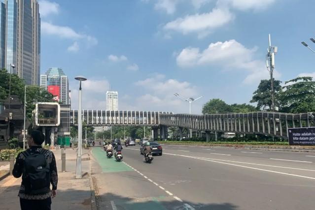 Lalu Lintas Sudirman Lengang, Halte dan JPO Rusak Akibat Kericuhan