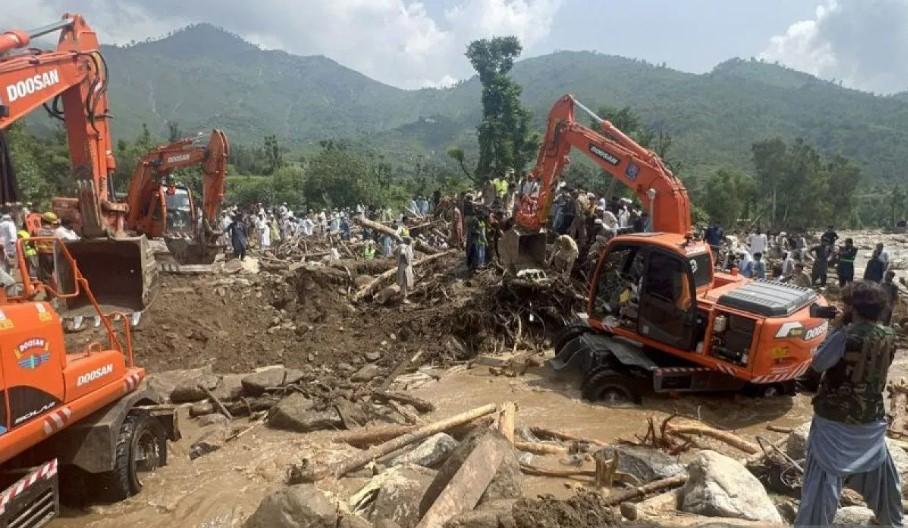 Banjir Besar Pakistan Tewaskan 881 Orang dan Paksa Lebih dari Satu Juta Penduduk Mengungsi