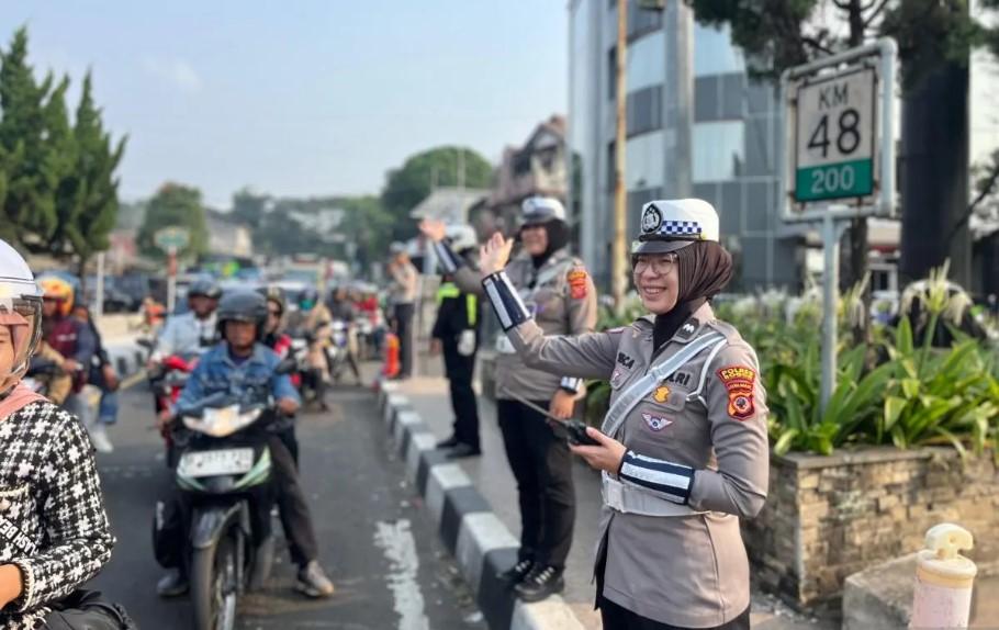 Polres Bogor Kerahkan 100 Personel Kawal Arus Lalu Lintas di Jalur Puncak Saat Libur Maulid Nabi