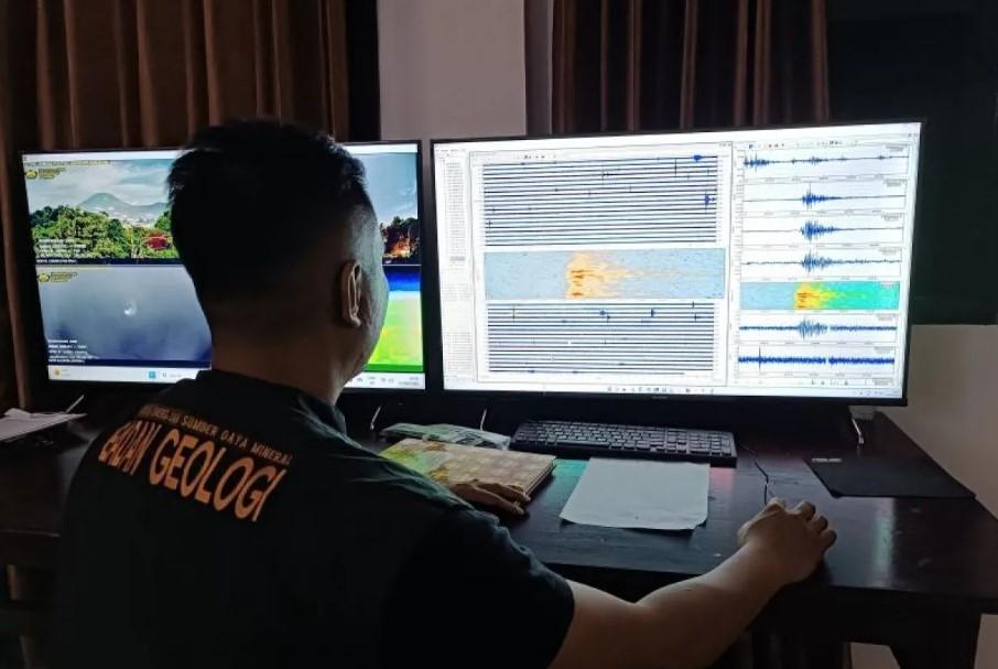 Gunung Lokon Munculkan Sinar Api, Status Dinaikkan Jadi Siaga Level III