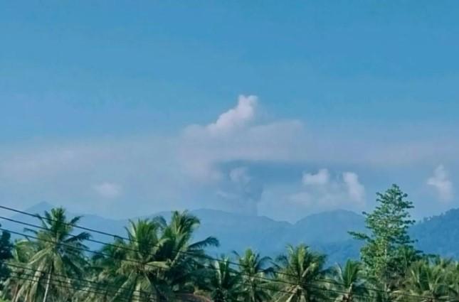 Gunung Dukono Meletus, Kolom Abu Capai 900 Meter dan Masyarakat Diminta Waspada