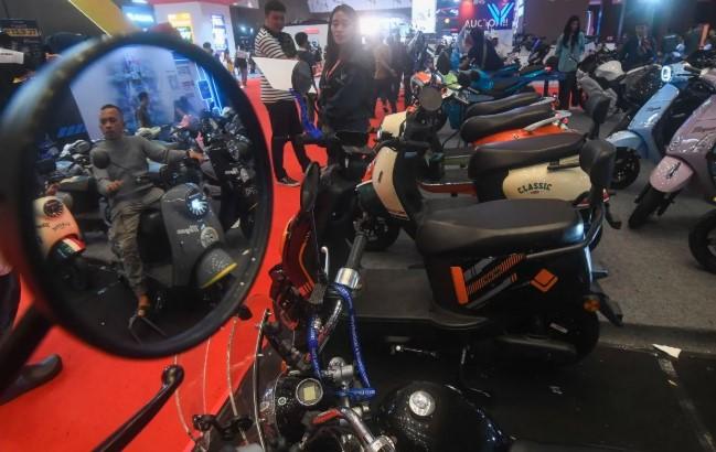 Pemerintah Hentikan Insentif Impor Mobil Listrik CBU Mulai 2026, Fokus ke Produksi Lokal dan TKDN