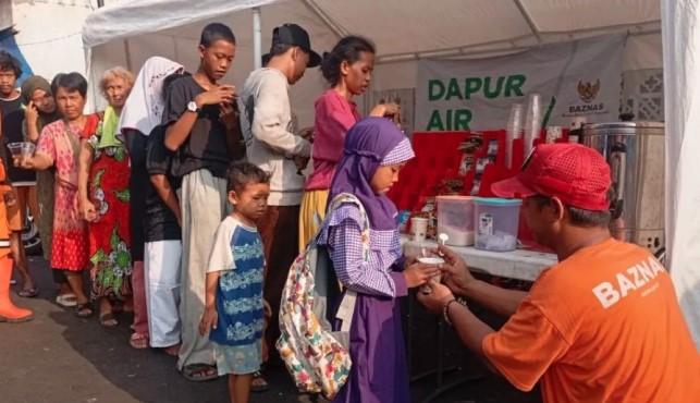 Baznas Salurkan Bantuan dan Layanan Psikososial bagi Korban Kebakaran di Senen