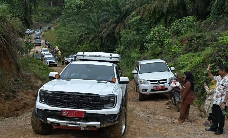 Gubernur Bobby Nasution Targetkan Perbaikan Jalan Labura–Toba Rampung Bertahap Mulai Tahun Ini